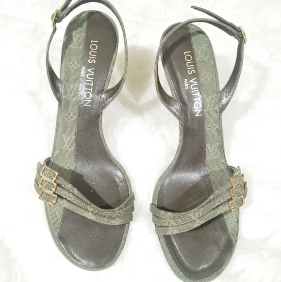 Louis Vuitton Monogram buckles straps shoes. 9.5